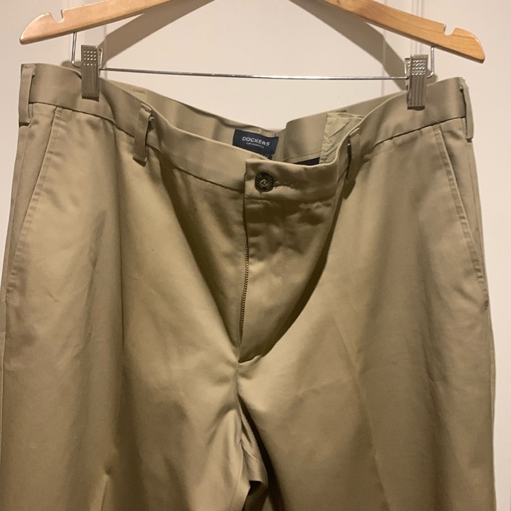 Dockers Men’s Tan Straight Fit Slacks